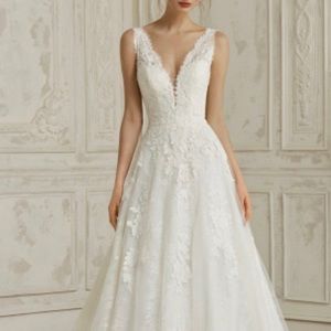Pronovias Wedding Dress - Maggie